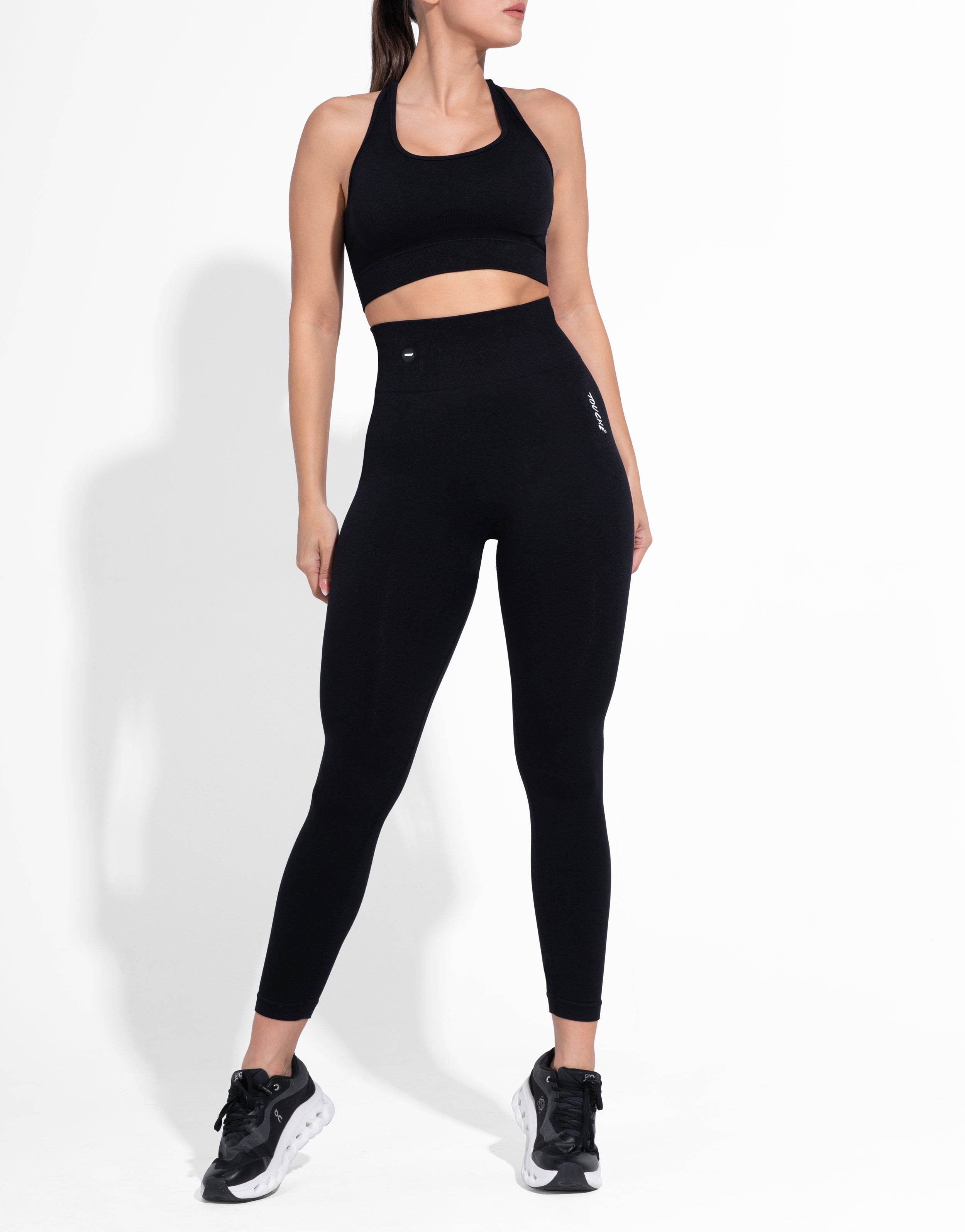 CLASSIC BLACK SEAMLESS TOP