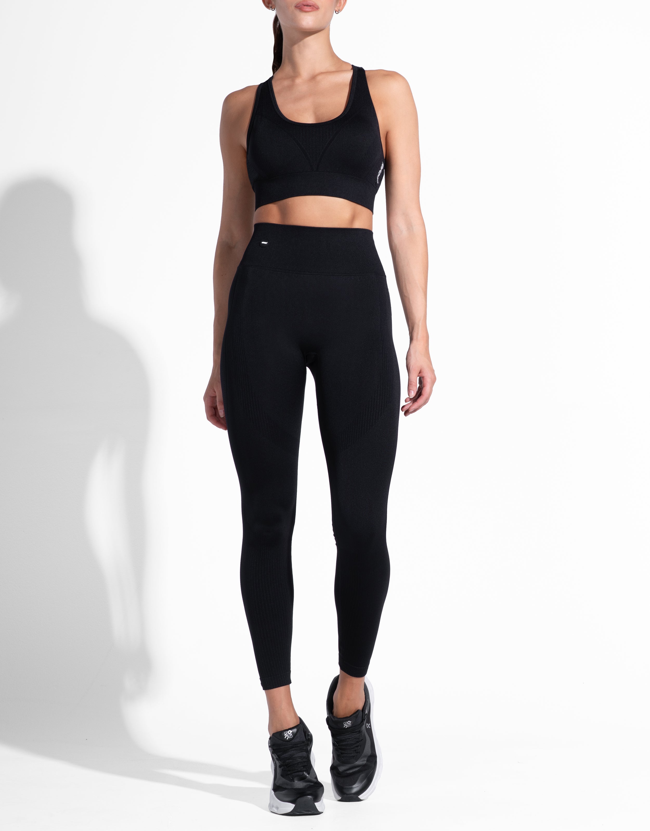 STRIPES BLACK TOP SEAMLESS