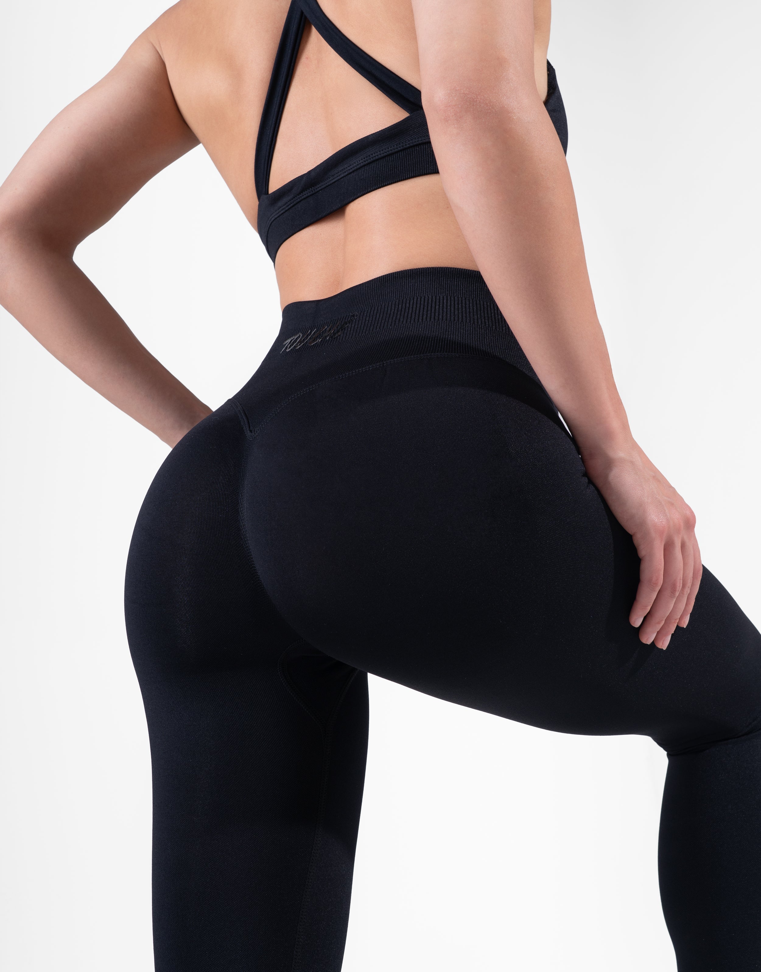 ELASTIC BLACK SEAMLESS