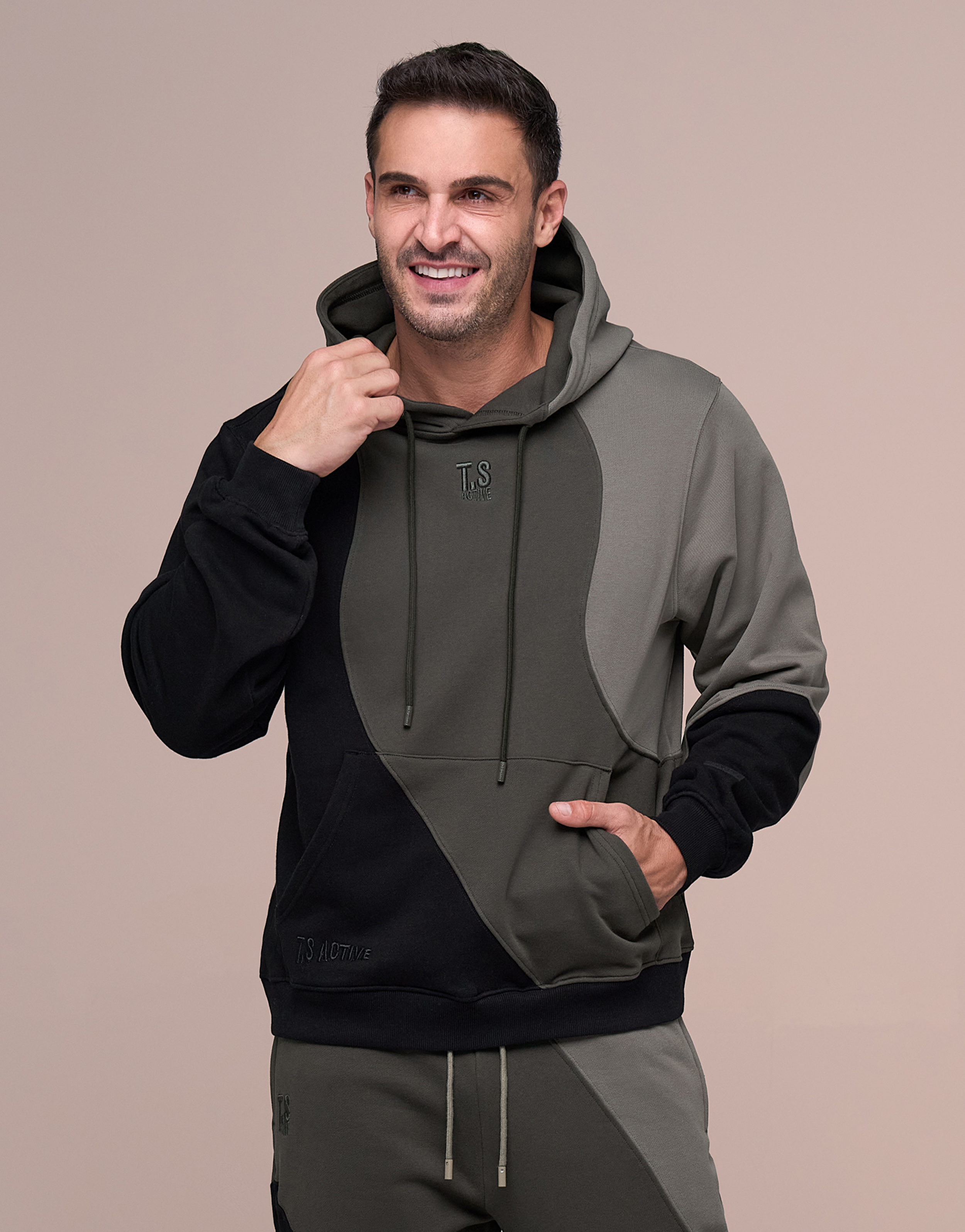 CLOUD BLACK HOODIE