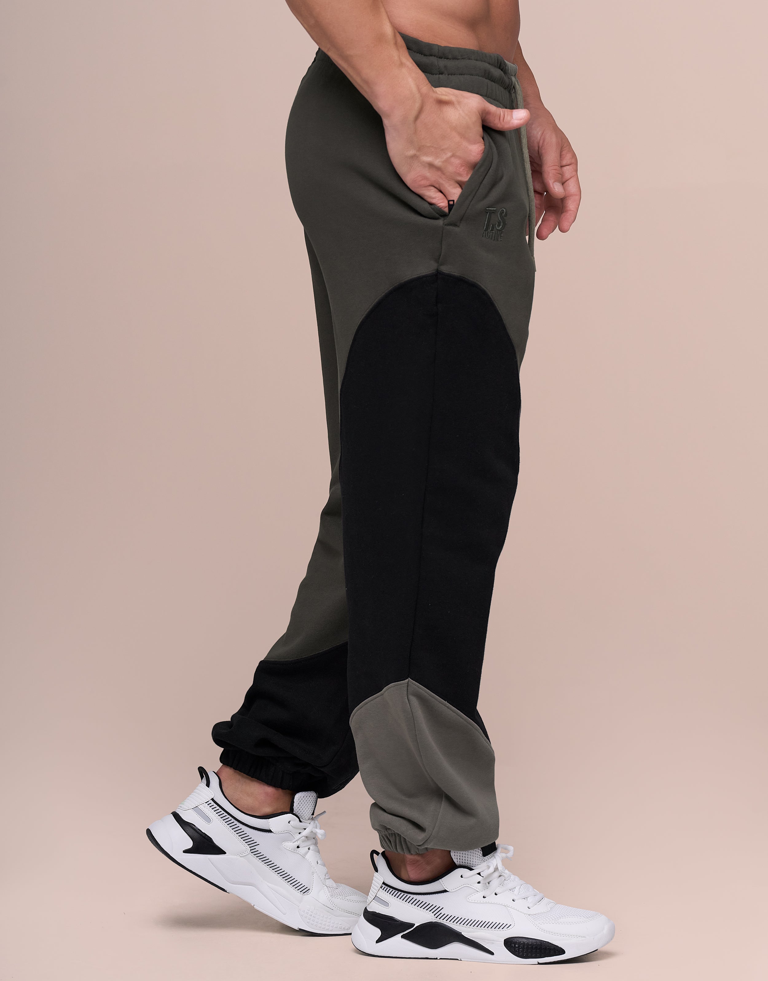 CLOUD BLACK JOGGER