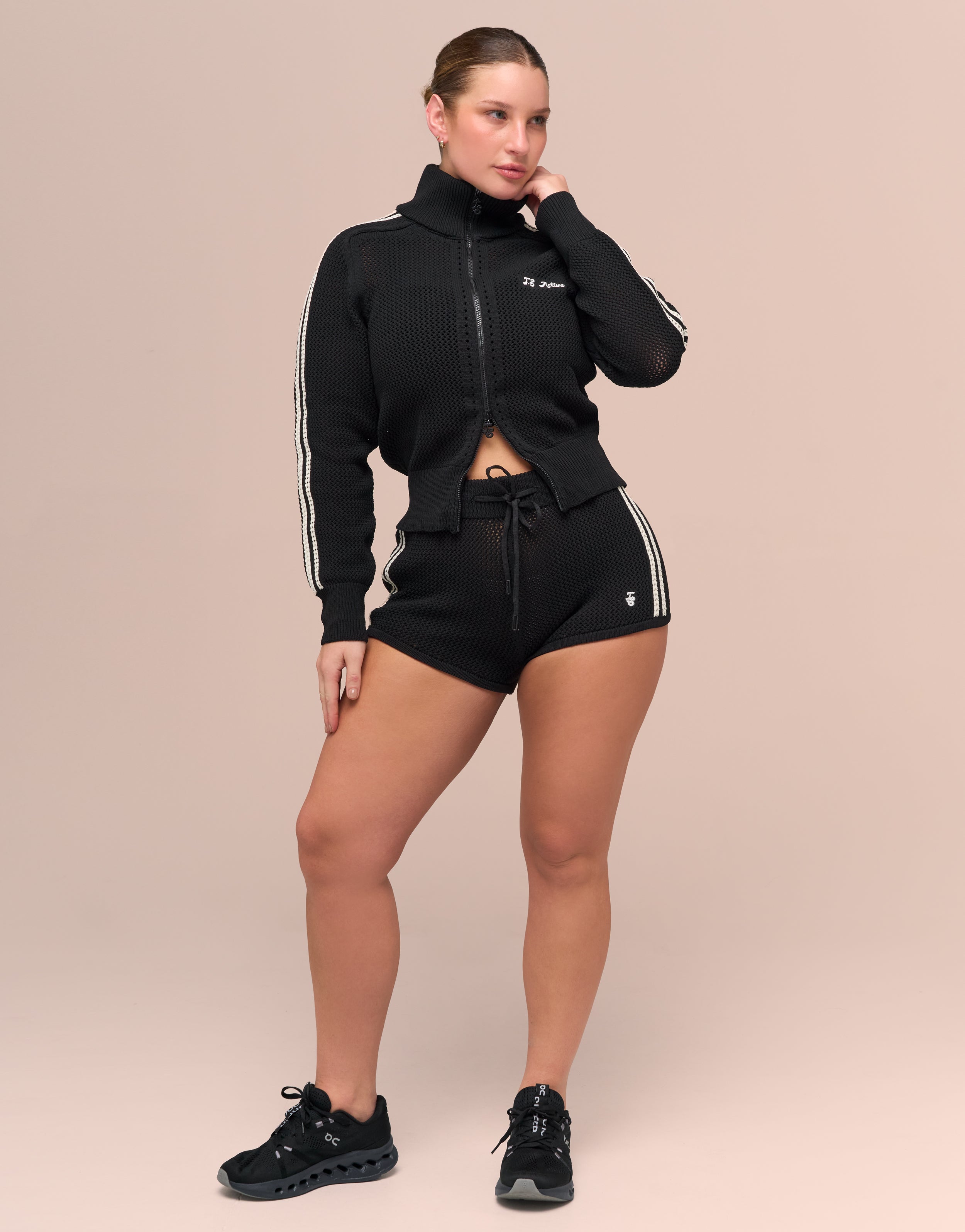 CROCHET BLACK SHORT