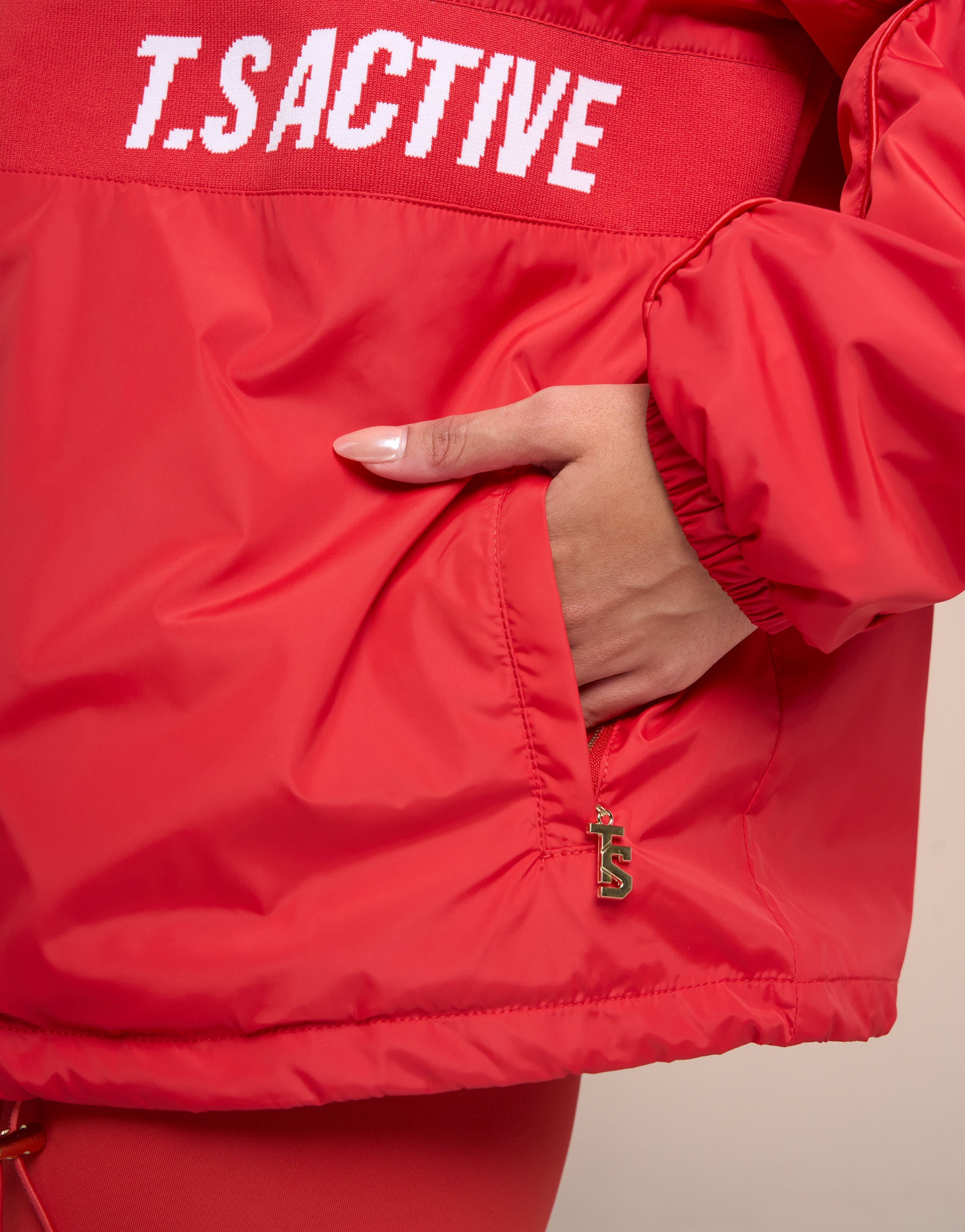 INDY RED WINDBREAK
