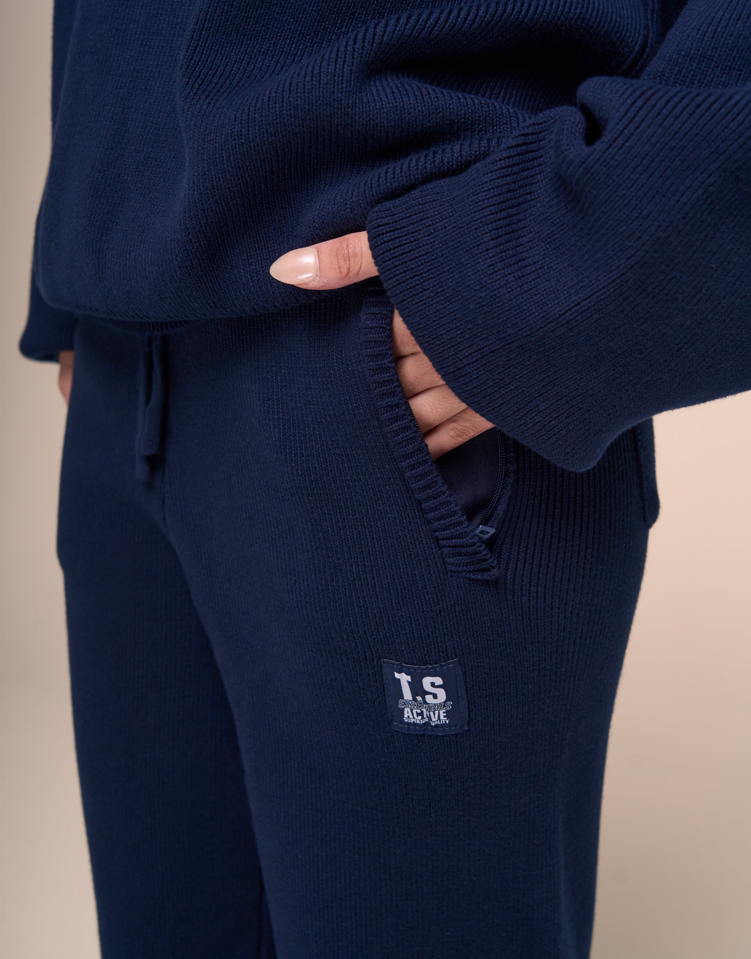 KNITTED NAVY HOODIE