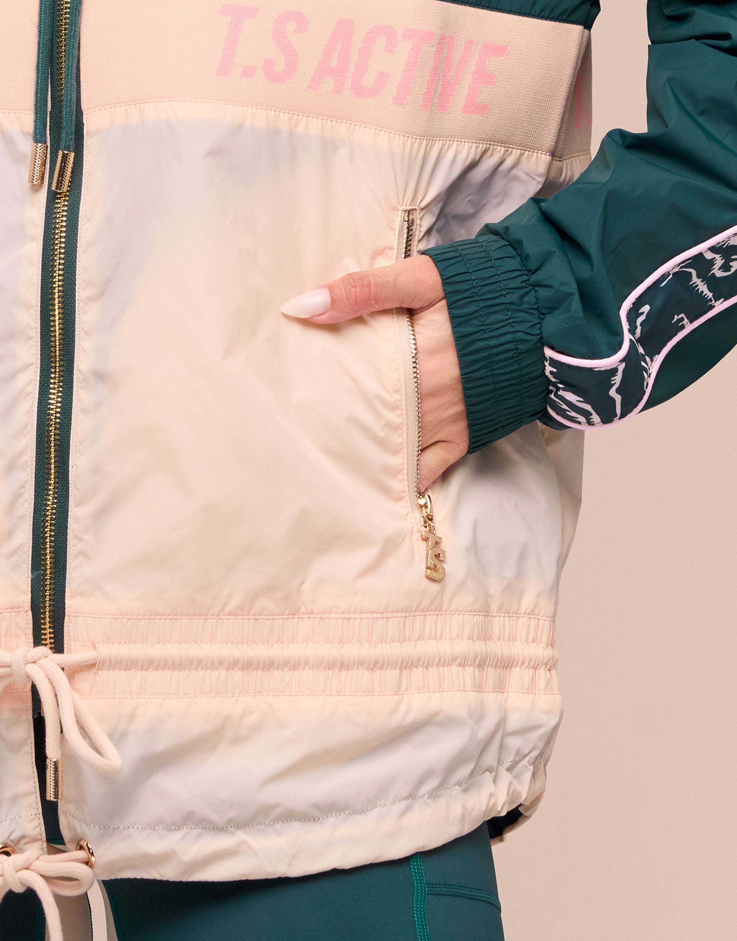 SPORTY GREEN WINDBREAK
