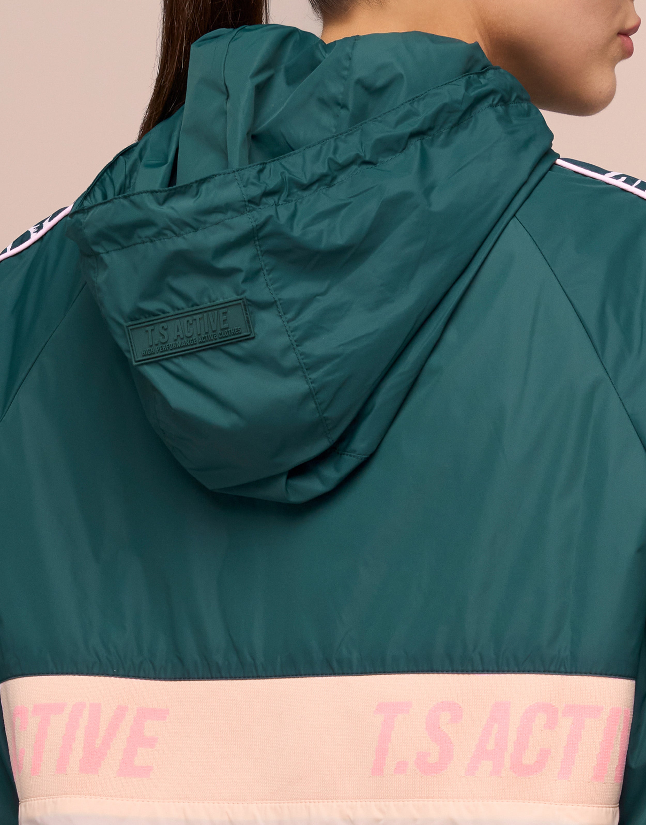SPORTY GREEN WINDBREAK