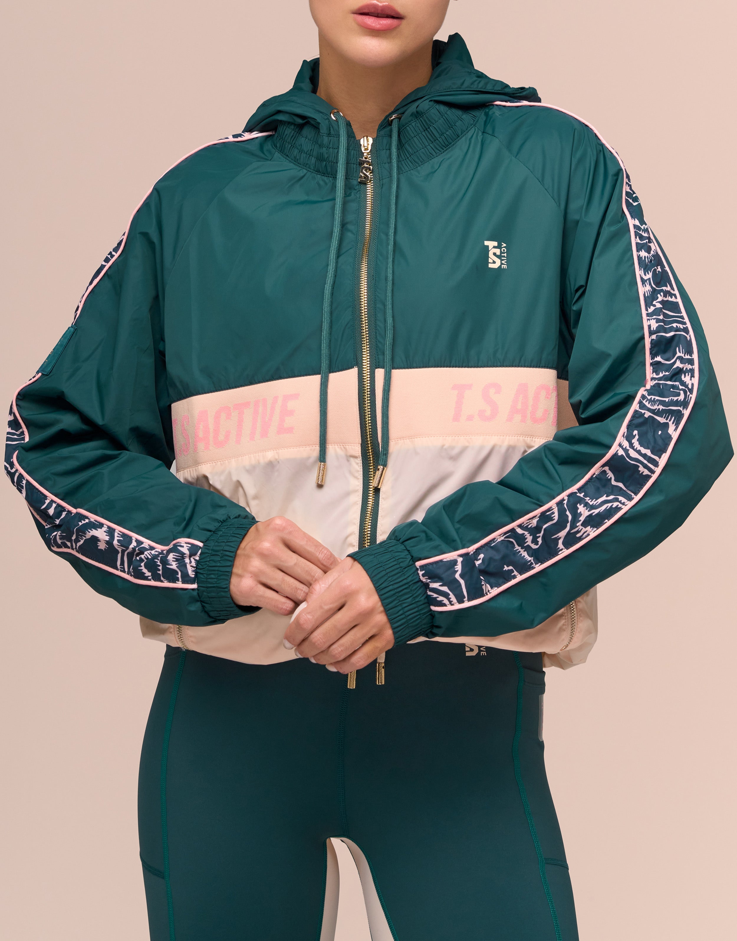 SPORTY GREEN WINDBREAK
