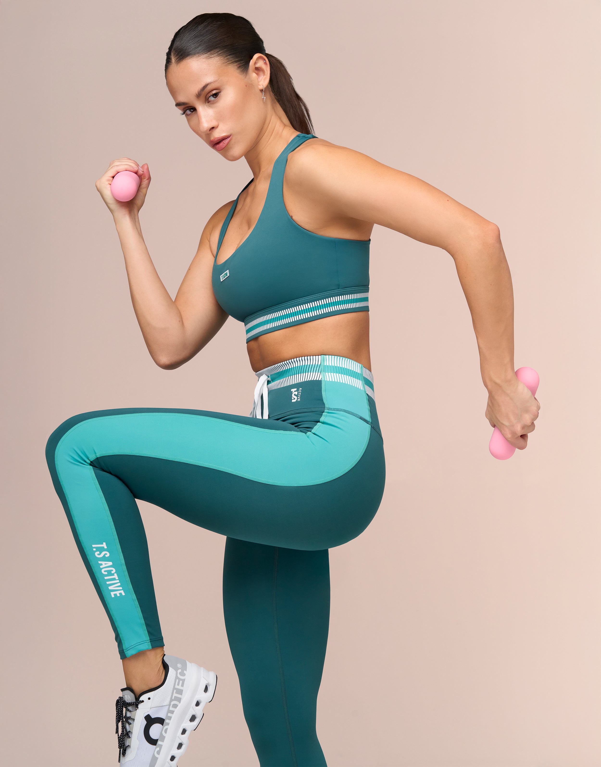WILD PITCH GREEN TOP