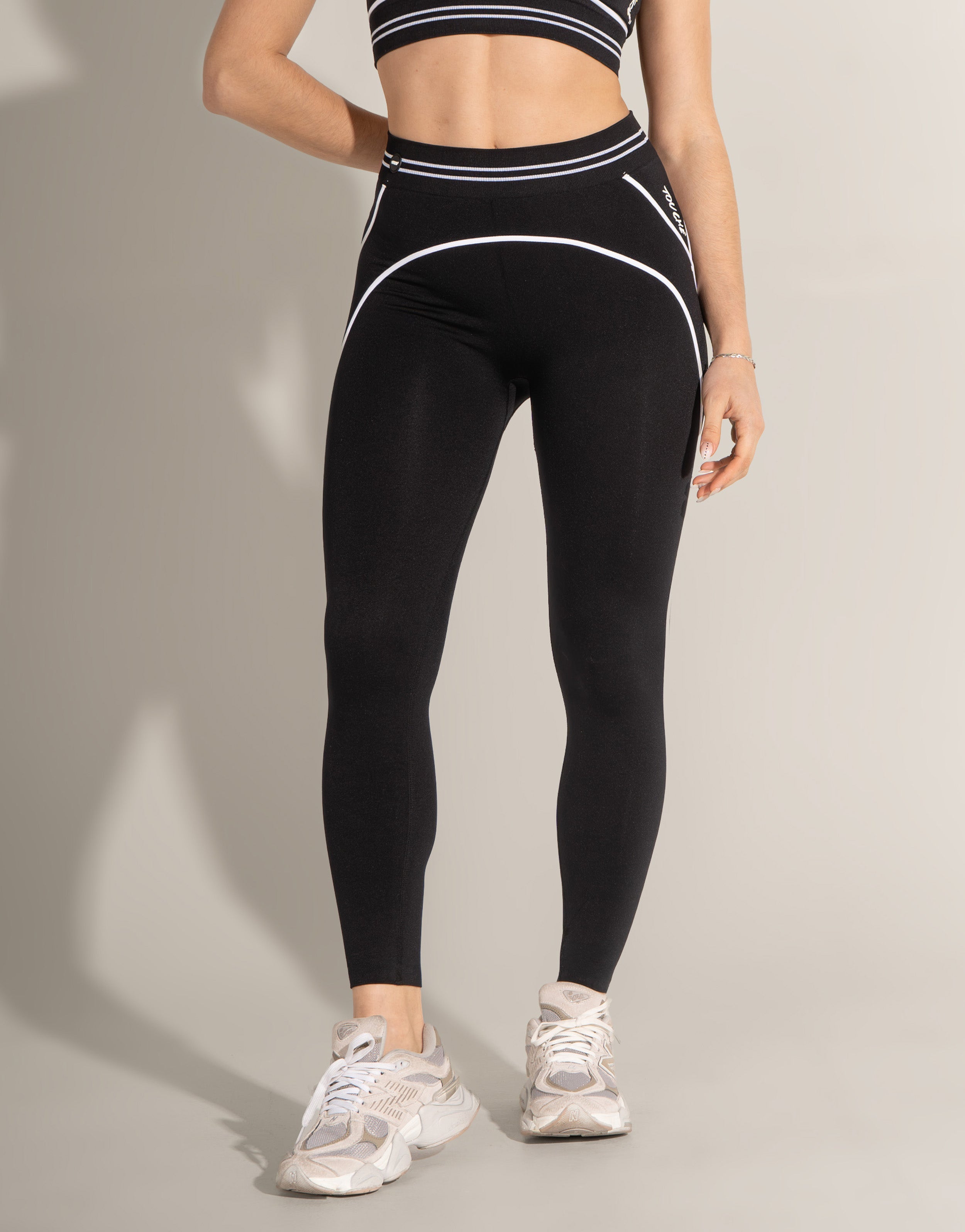 BLOOM BLACK SEAMLESS